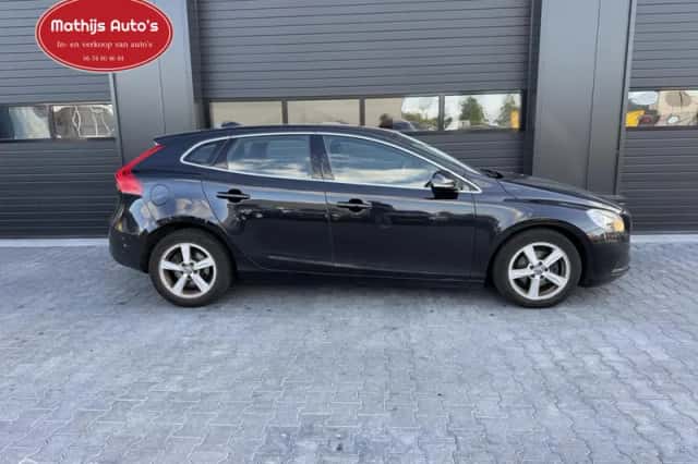 Volvo V40 (2014) thumbnail 3