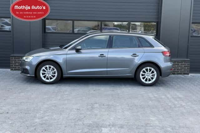 Audi A3 (2017) thumbnail 2