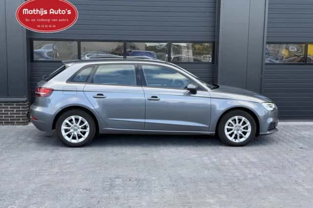 Audi A3 (2017) thumbnail 3