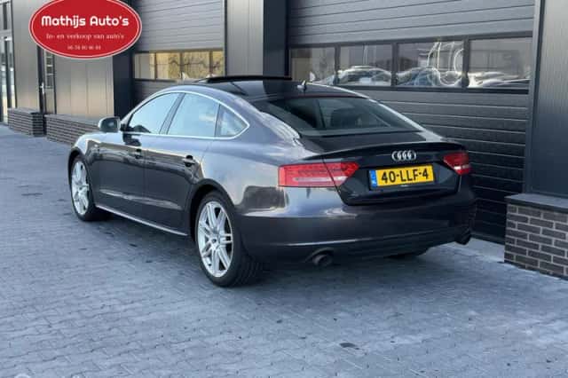 Audi A5 (2010) thumbnail 4
