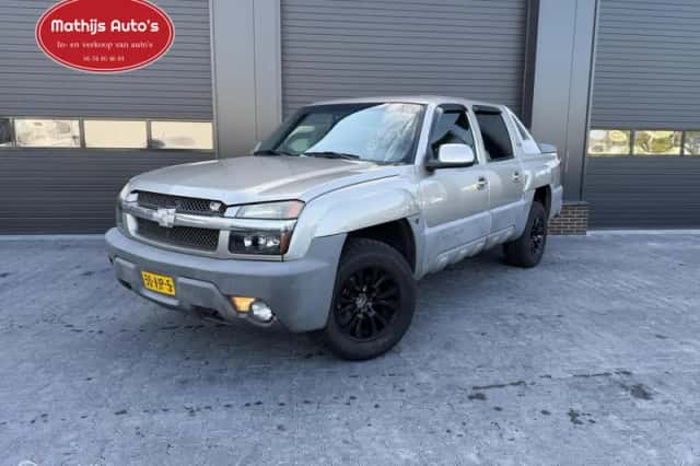 Chevrolet Avalanche (2002) thumbnail 1