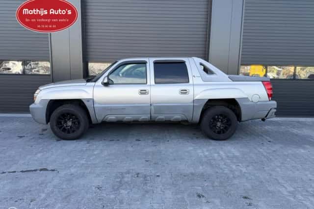 Chevrolet Avalanche (2002) thumbnail 2