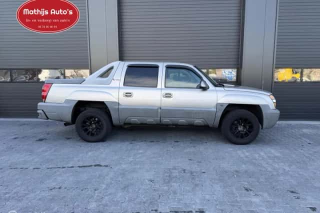 Chevrolet Avalanche (2002) thumbnail 3