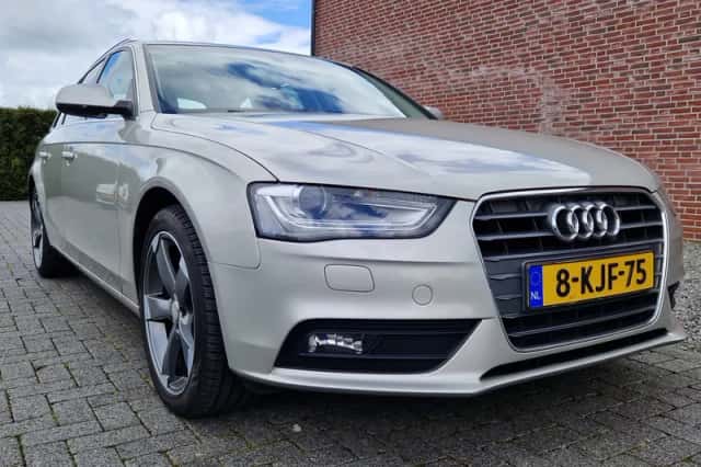 Audi A4 (2013) thumbnail 1