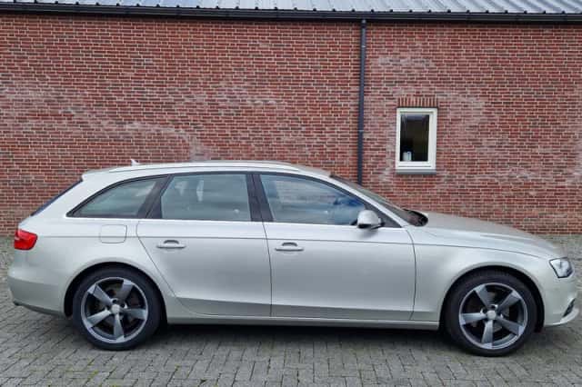 Audi A4 (2013) thumbnail 2