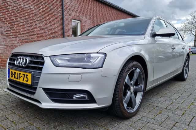 Audi A4 (2013) thumbnail 5