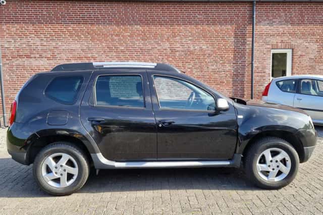 Dacia Duster (2010) thumbnail 2