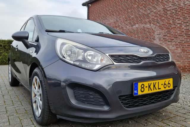 Kia Rio (2013) thumbnail 1