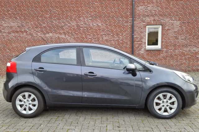 Kia Rio (2013) thumbnail 2