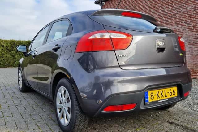 Kia Rio (2013) thumbnail 5