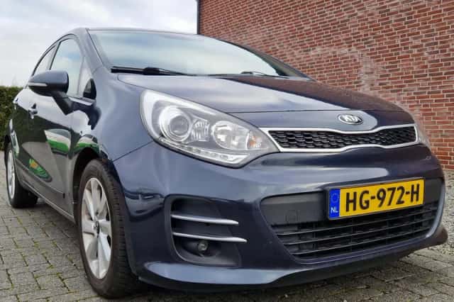 Kia Rio (2015) thumbnail 1