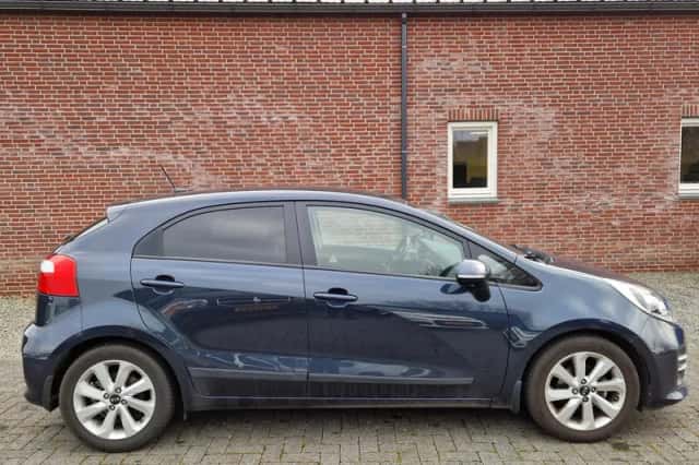Kia Rio (2015) thumbnail 2