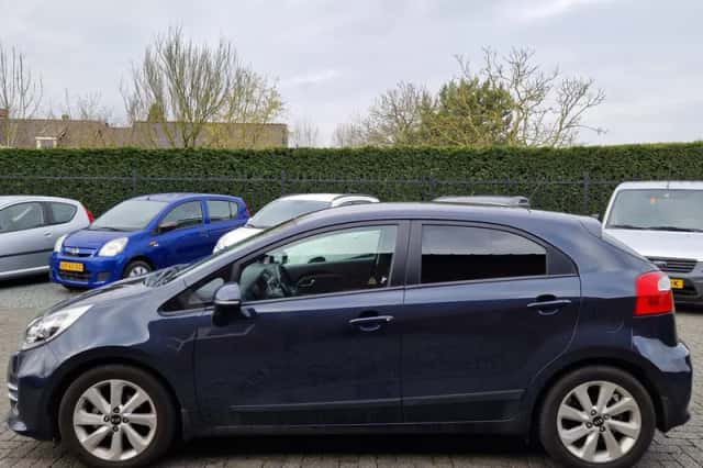 Kia Rio (2015) thumbnail 5