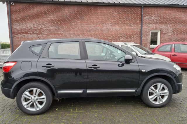 Nissan Qashqai (2012) thumbnail 2