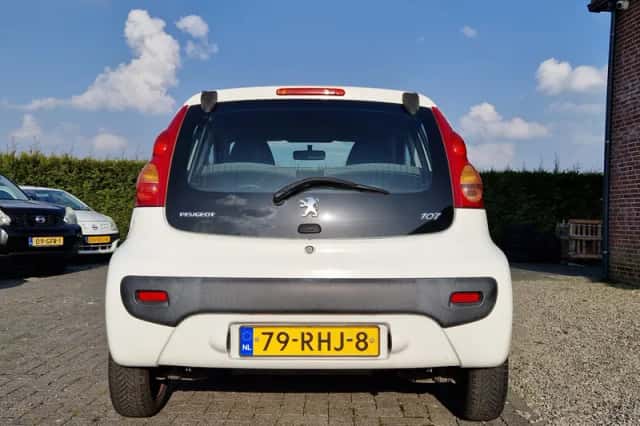 Peugeot 107 (2011) thumbnail 4