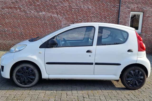 Peugeot 107 (2011) thumbnail 6
