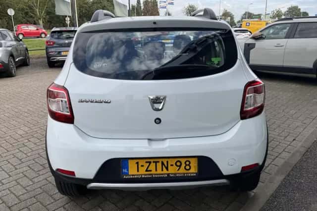 Dacia Sandero (2015) thumbnail 4