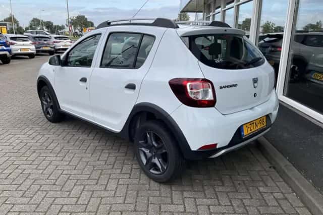 Dacia Sandero (2015) thumbnail 5