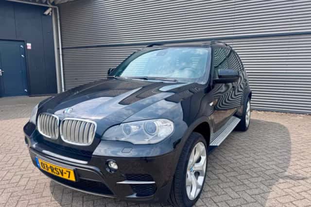 BMW X5 (2010) thumbnail 1