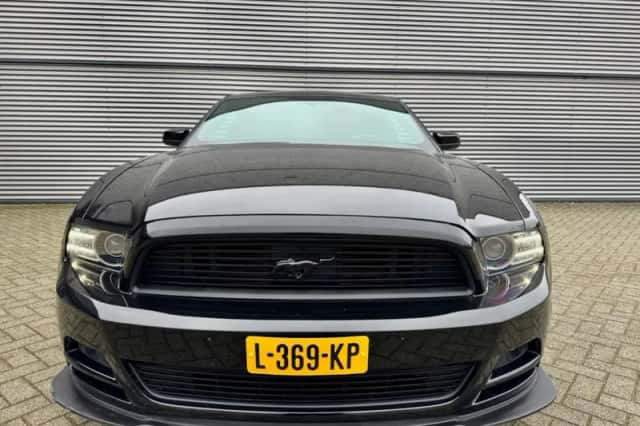 Ford Mustang (2013) thumbnail 3