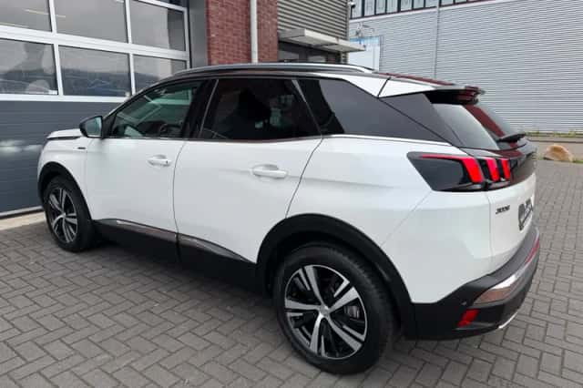 Peugeot 3008 (2017) thumbnail 3