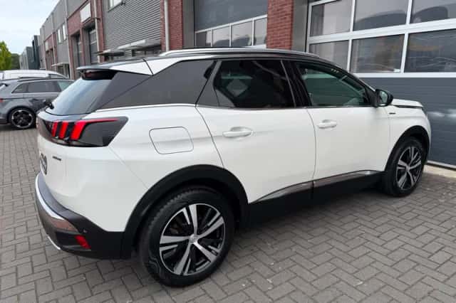 Peugeot 3008 (2017) thumbnail 5