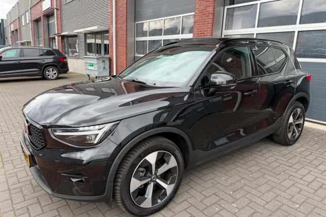 Volvo XC40 (2024) thumbnail 1