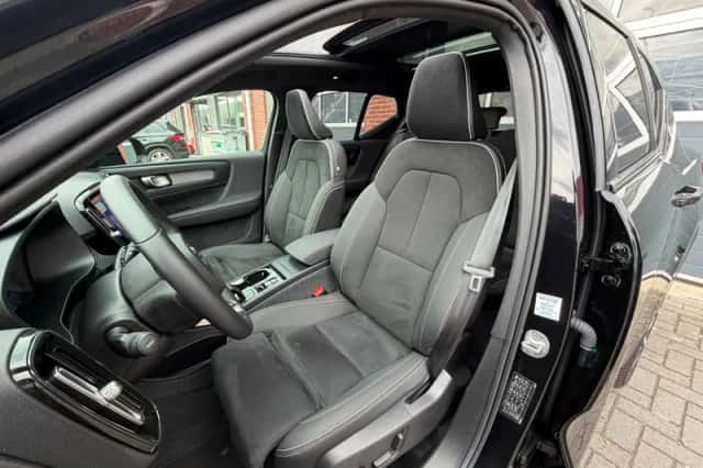 Volvo XC40 (2024) thumbnail 3