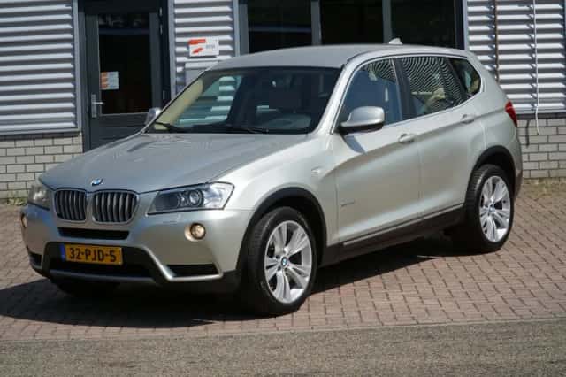 BMW X3 (2011) thumbnail 3