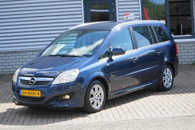 Opel Zafira (2010) thumbnail 3