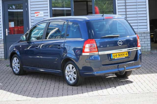 Opel Zafira (2010) thumbnail 5