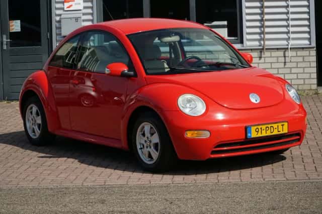 Volkswagen New Beetle (2004) thumbnail 1