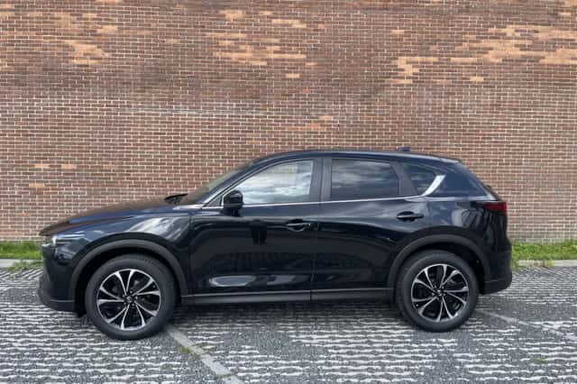 Mazda CX-5 (2022) thumbnail 2
