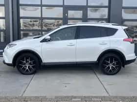 Toyota RAV4 (2017) thumbnail 3