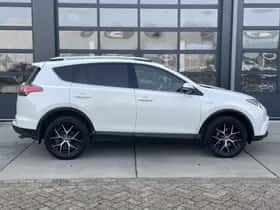 Toyota RAV4 (2017) thumbnail 5