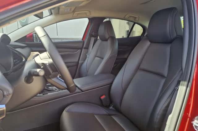 Mazda 3 (2025) thumbnail 5