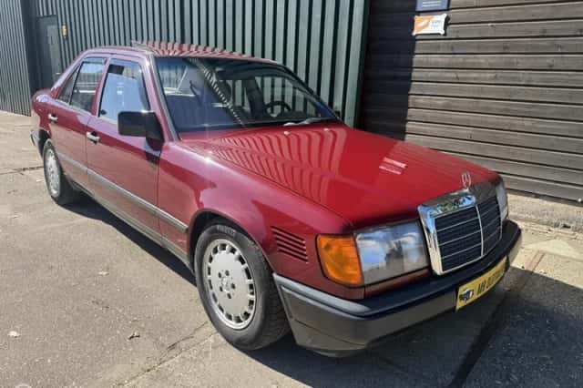 Mercedes-Benz 300-Serie (1986) thumbnail 1