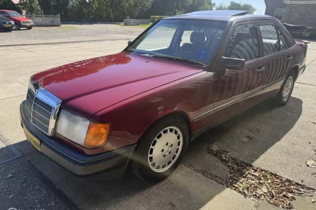 Mercedes-Benz 300-Serie (1986) thumbnail 2