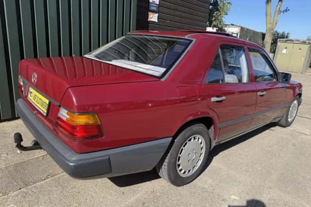Mercedes-Benz 300-Serie (1986) thumbnail 3