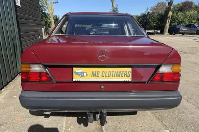 Mercedes-Benz 300-Serie (1986) thumbnail 4