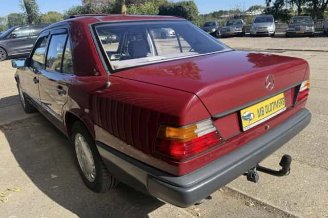Mercedes-Benz 300-Serie (1986) thumbnail 5