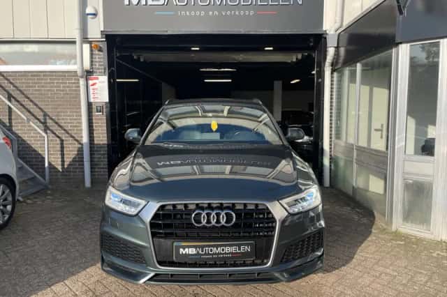 Audi Q3 (2017) thumbnail 2