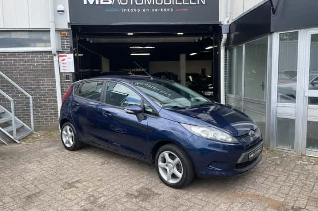 Ford Fiesta (2011) thumbnail 3
