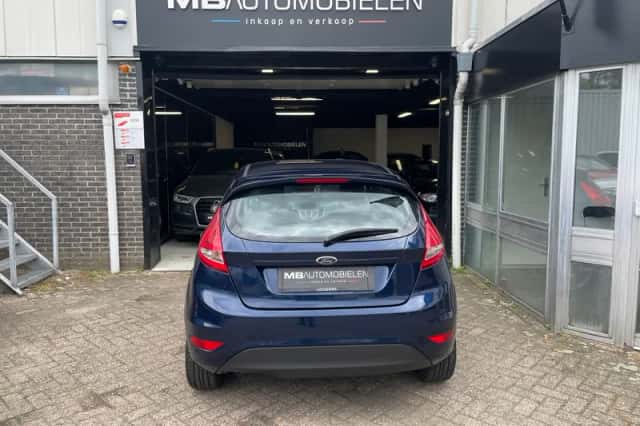 Ford Fiesta (2011) thumbnail 5