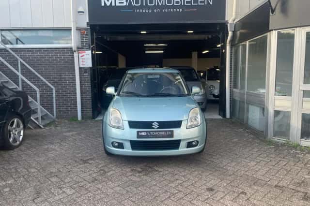 Suzuki Swift (2007) thumbnail 2