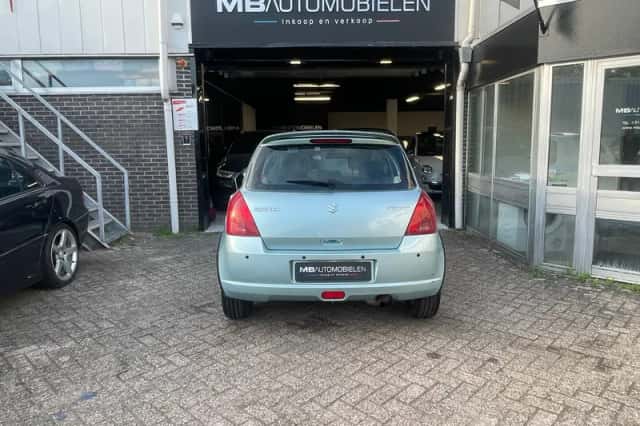 Suzuki Swift (2007) thumbnail 4
