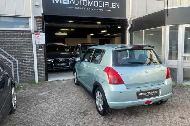 Suzuki Swift (2007) thumbnail 5