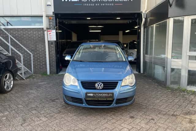 Volkswagen Polo (2008) thumbnail 2