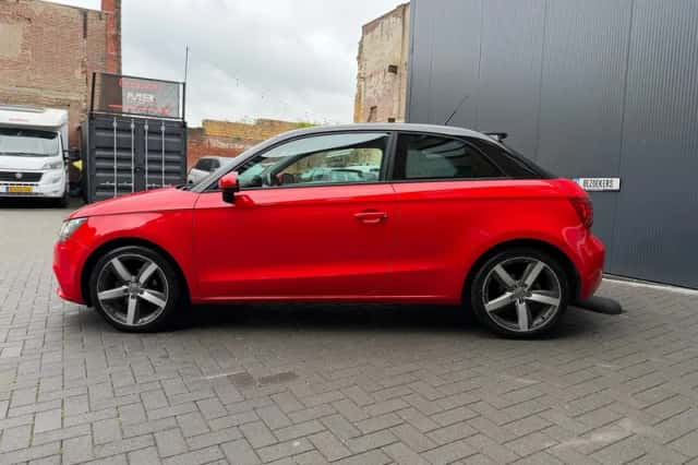 Audi A1 (2011) thumbnail 4