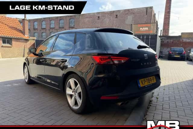 SEAT Leon (2017) thumbnail 5